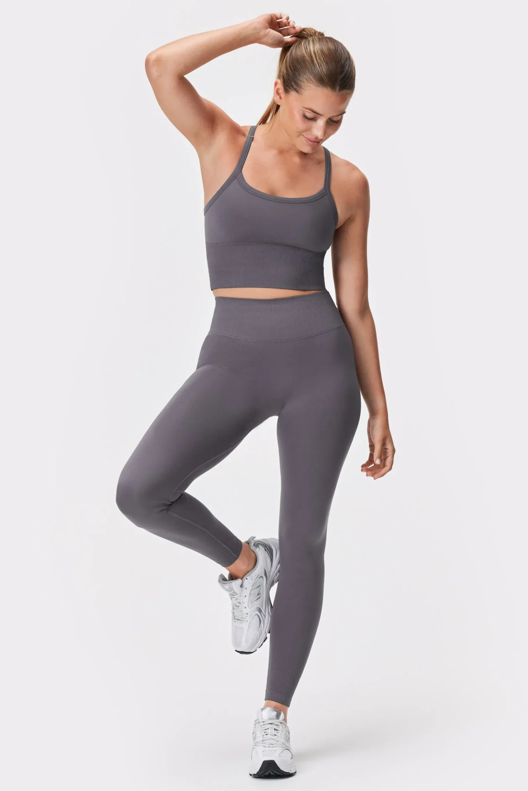 New STRONGER Contouring Seamless Crop Top Volcanic Glass