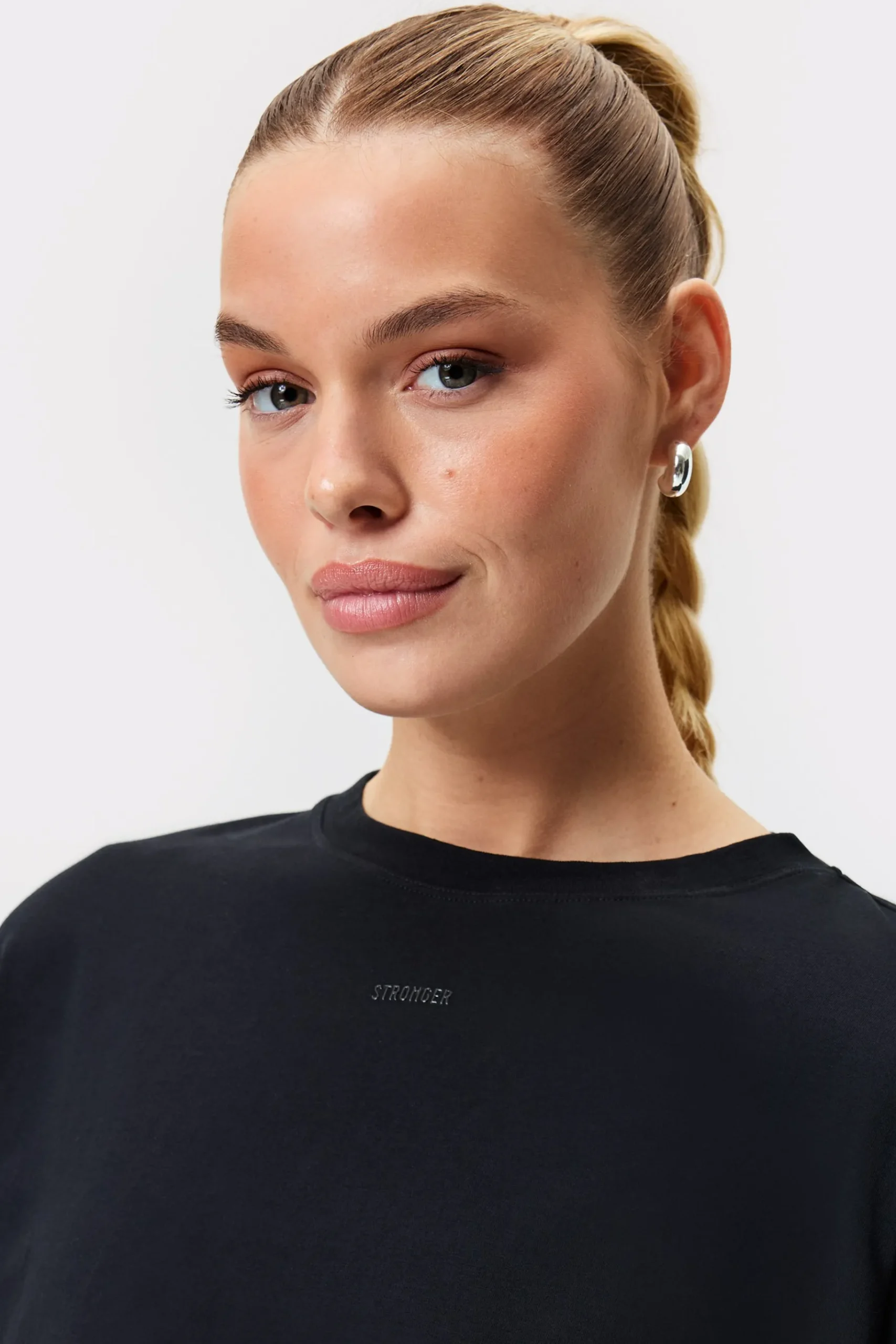 Online STRONGER Cropped Long Sleeve Black