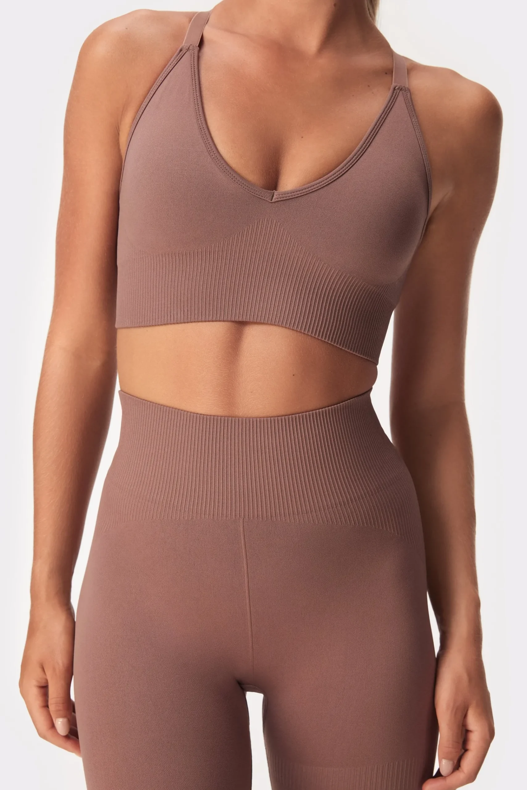 Fashion STRONGER Seamless V-Neck Sport bh Nutmeg