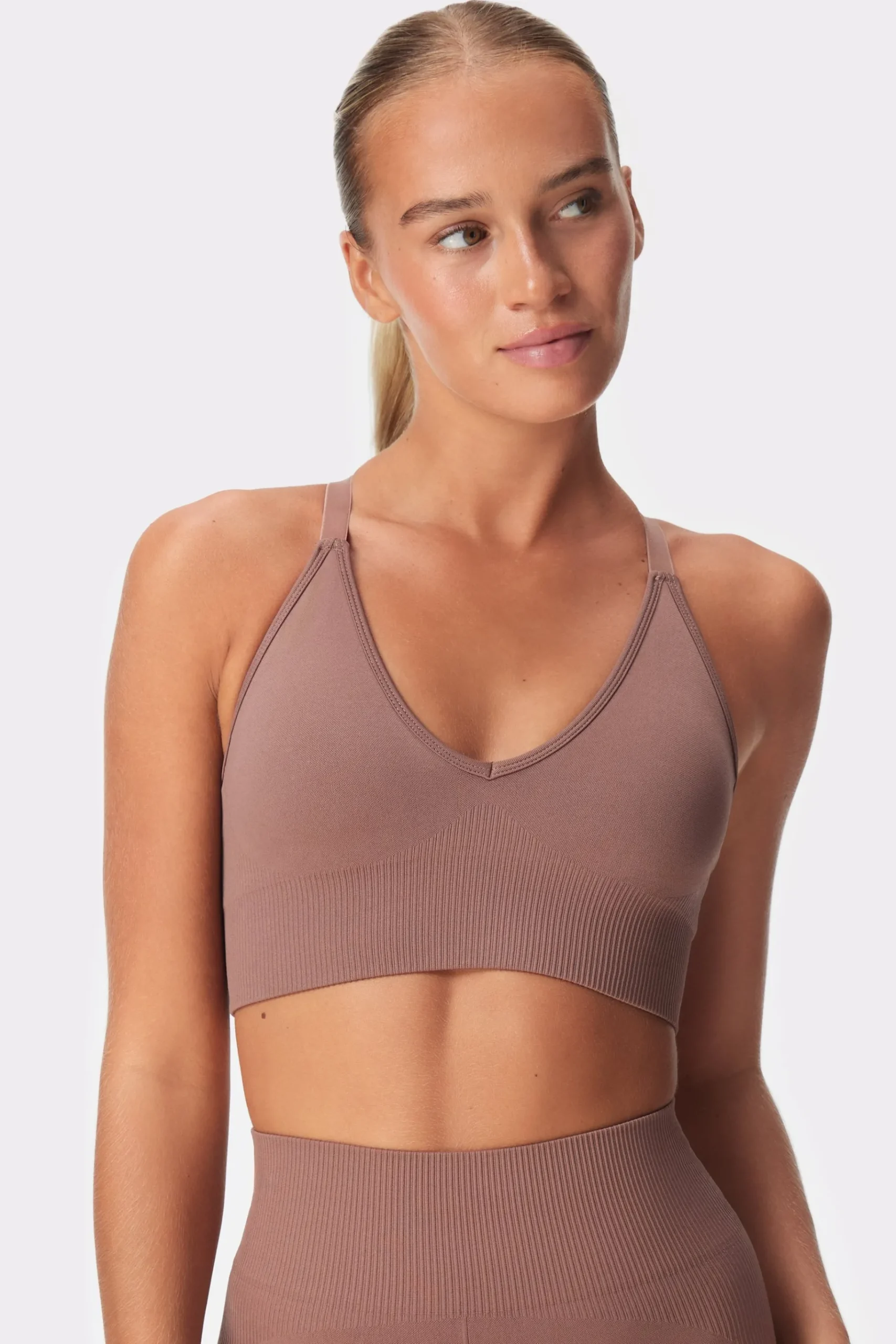 Fashion STRONGER Seamless V-Neck Sport bh Nutmeg