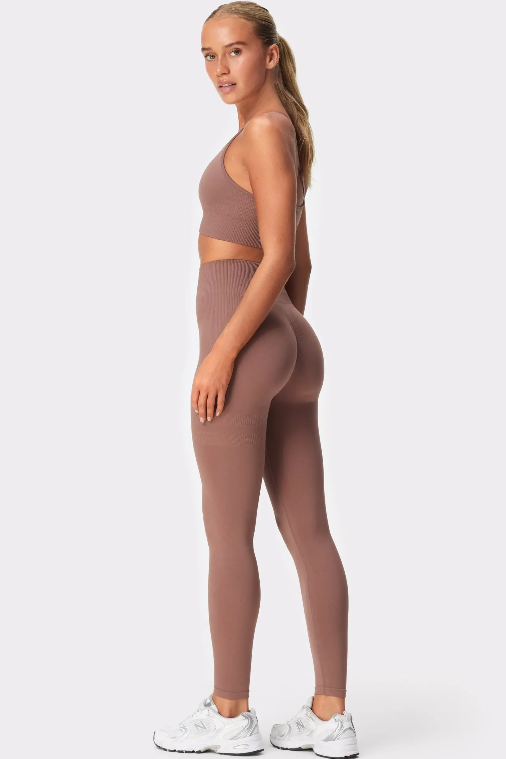 Fashion STRONGER Seamless V-Neck Sport bh Nutmeg