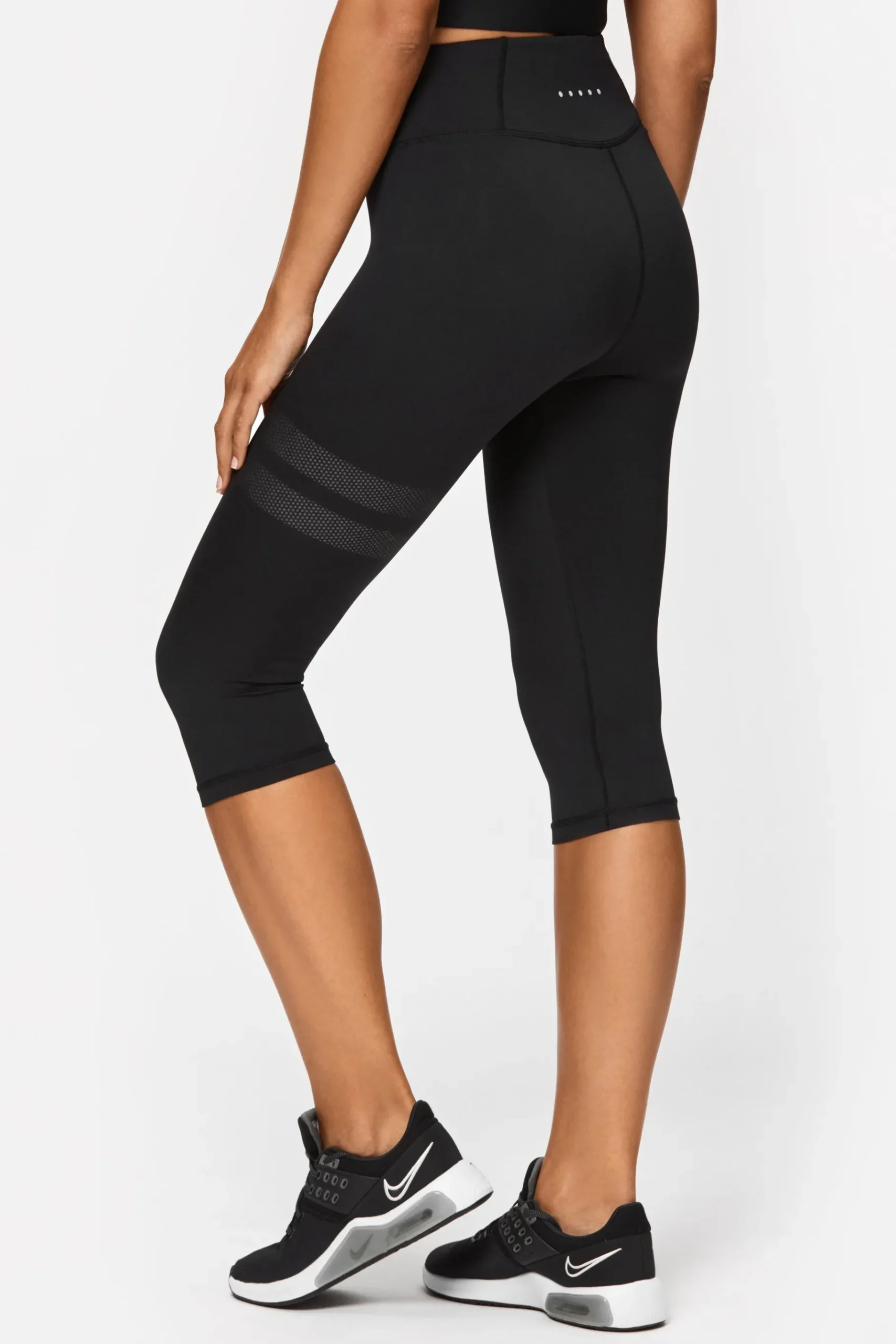 Best STRONGER Signature Capri Legging Black