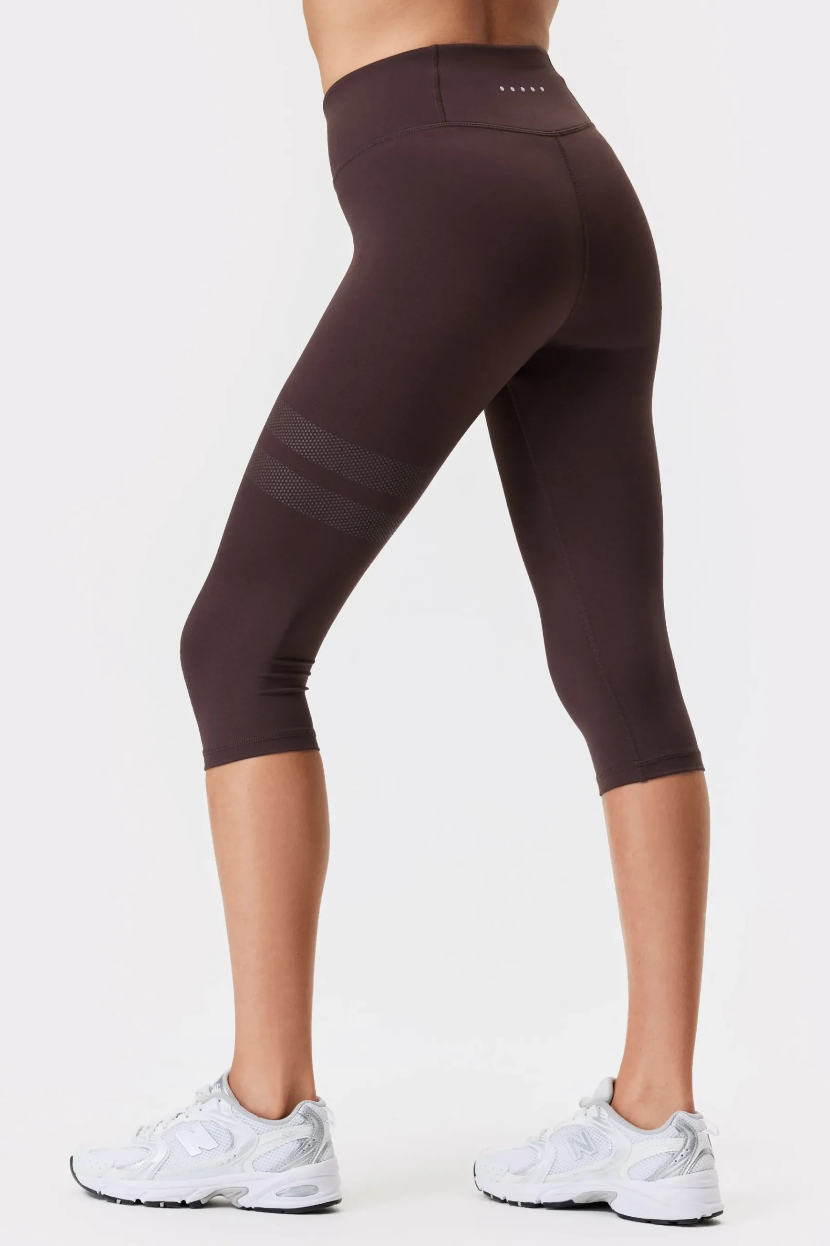 Online STRONGER Signature Capri Legging Black Coffee