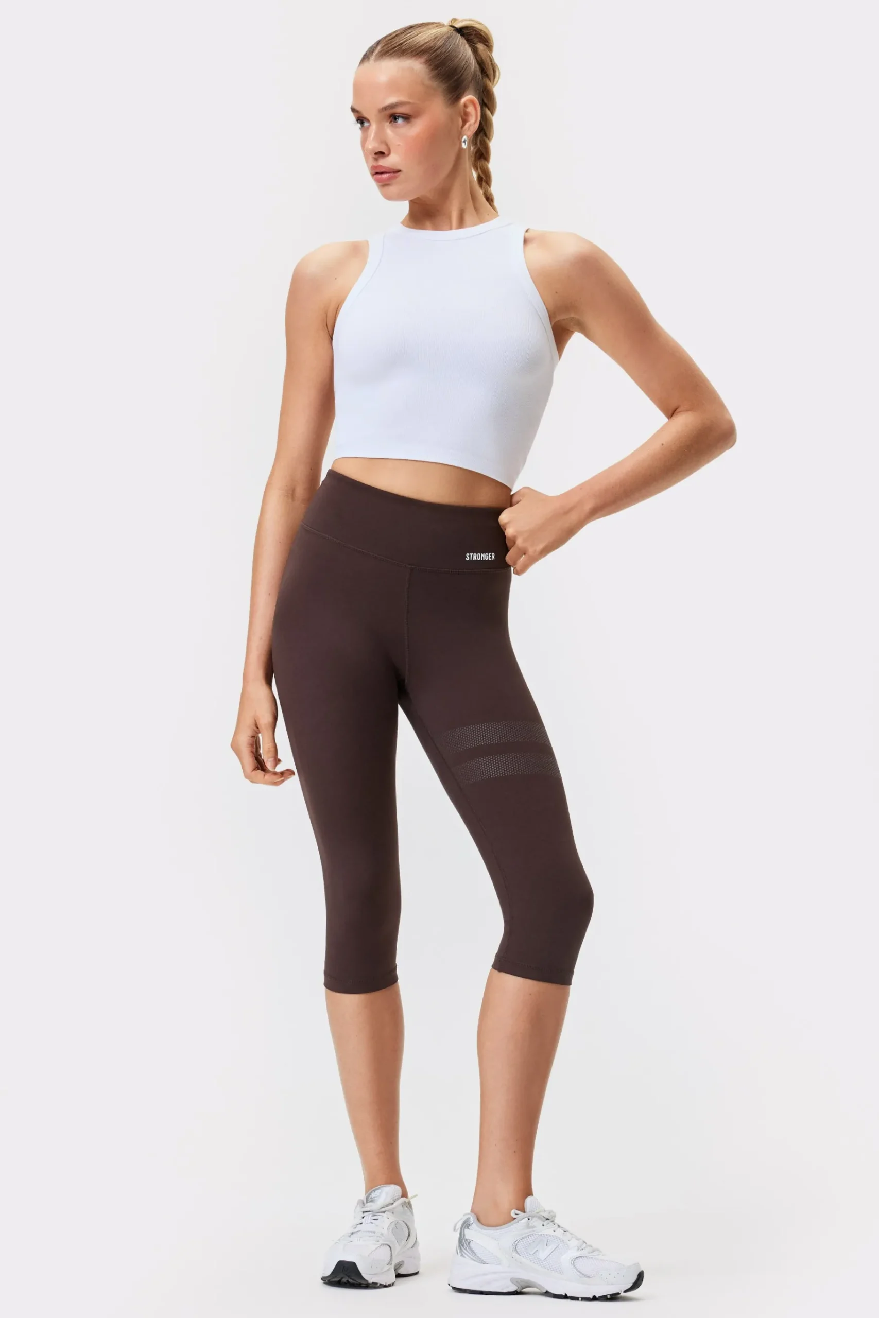 Online STRONGER Signature Capri Legging Black Coffee