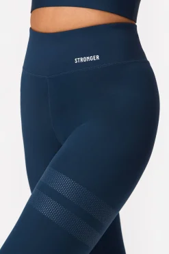 Fashion STRONGER Signature Capri Legging Luna