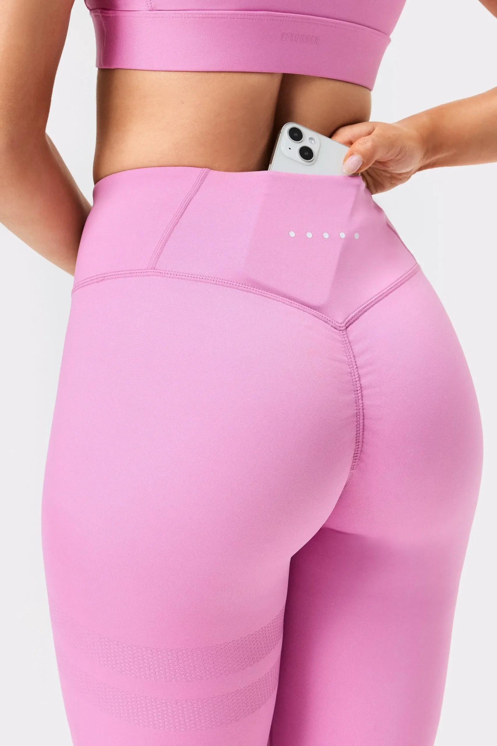 Clearance STRONGER Signature Contouring Legging Cyclamen