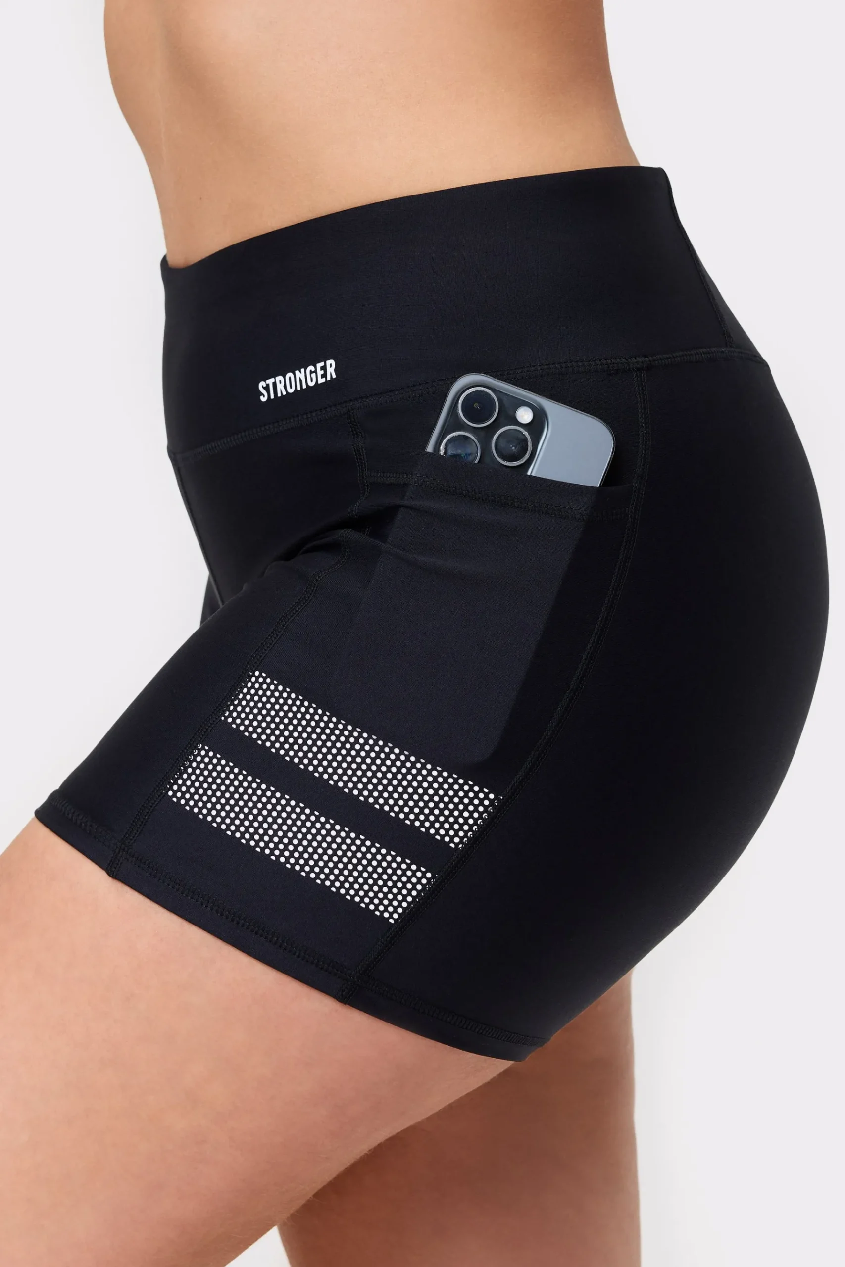 Discount STRONGER Signature Pocket Contouring Shorts Black