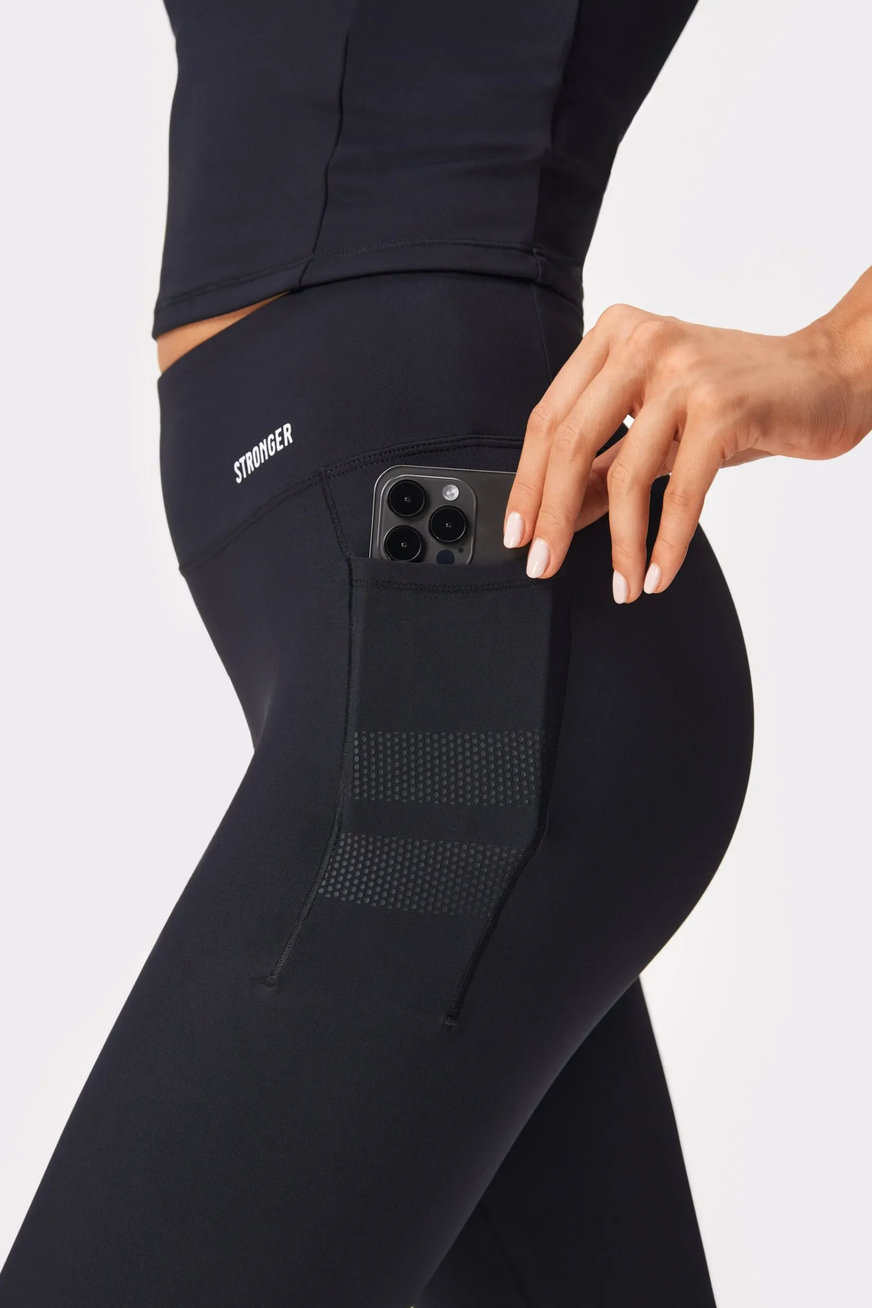 New STRONGER Signature Pocket Legging Black