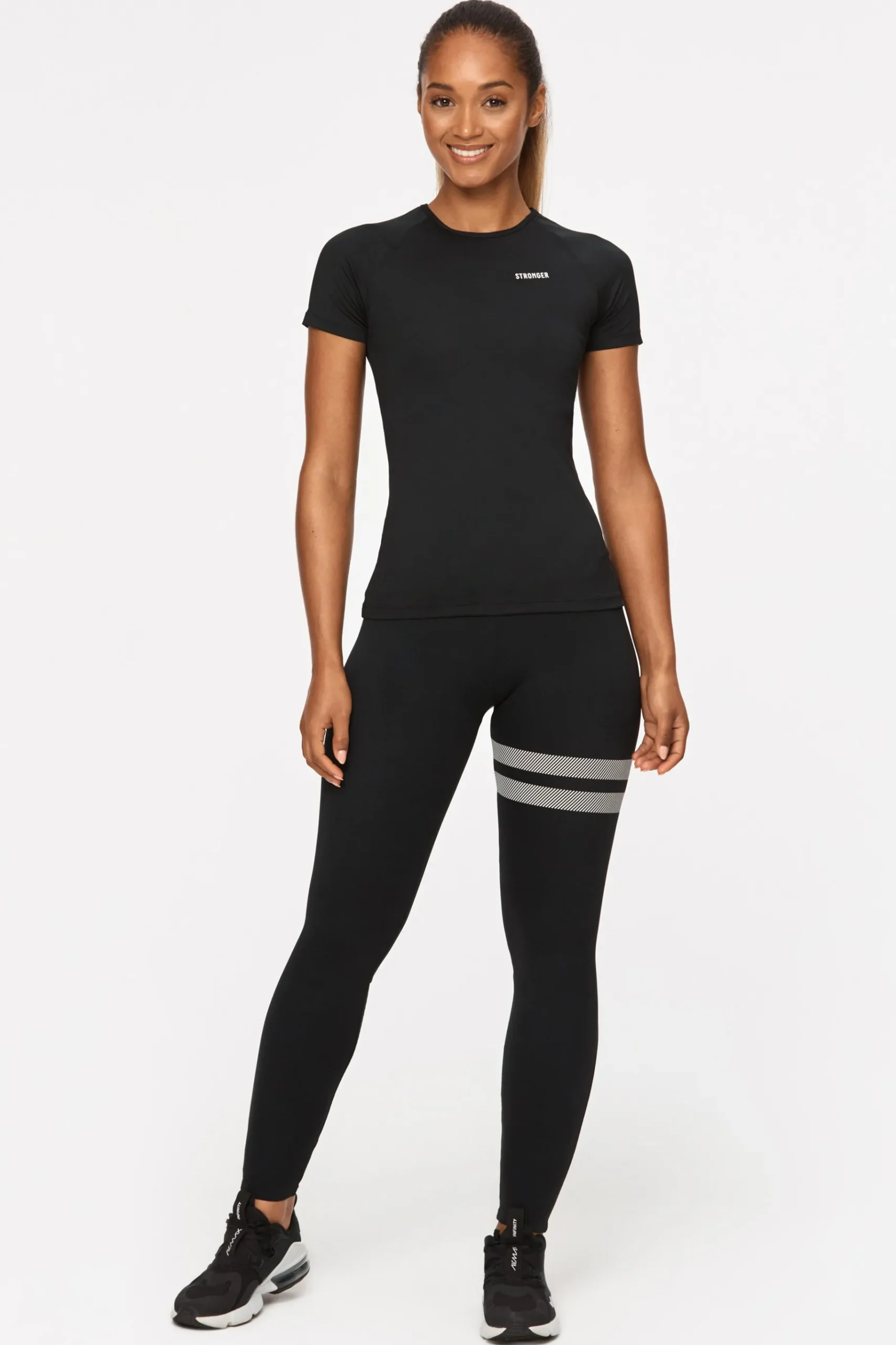 Online STRONGER Signature T-shirt Black