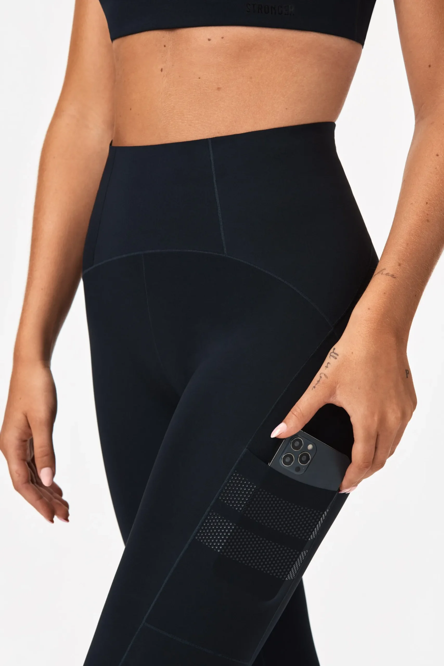Online STRONGER Sleek Pocket Legging Black