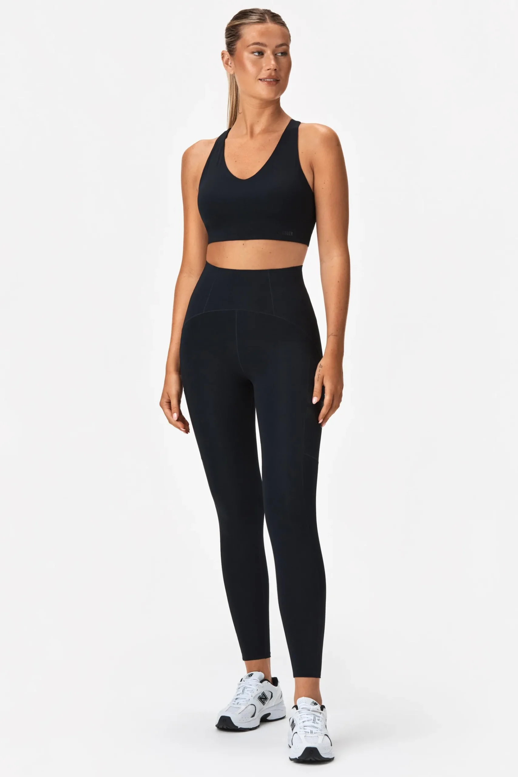 Online STRONGER Sleek Pocket Legging Black