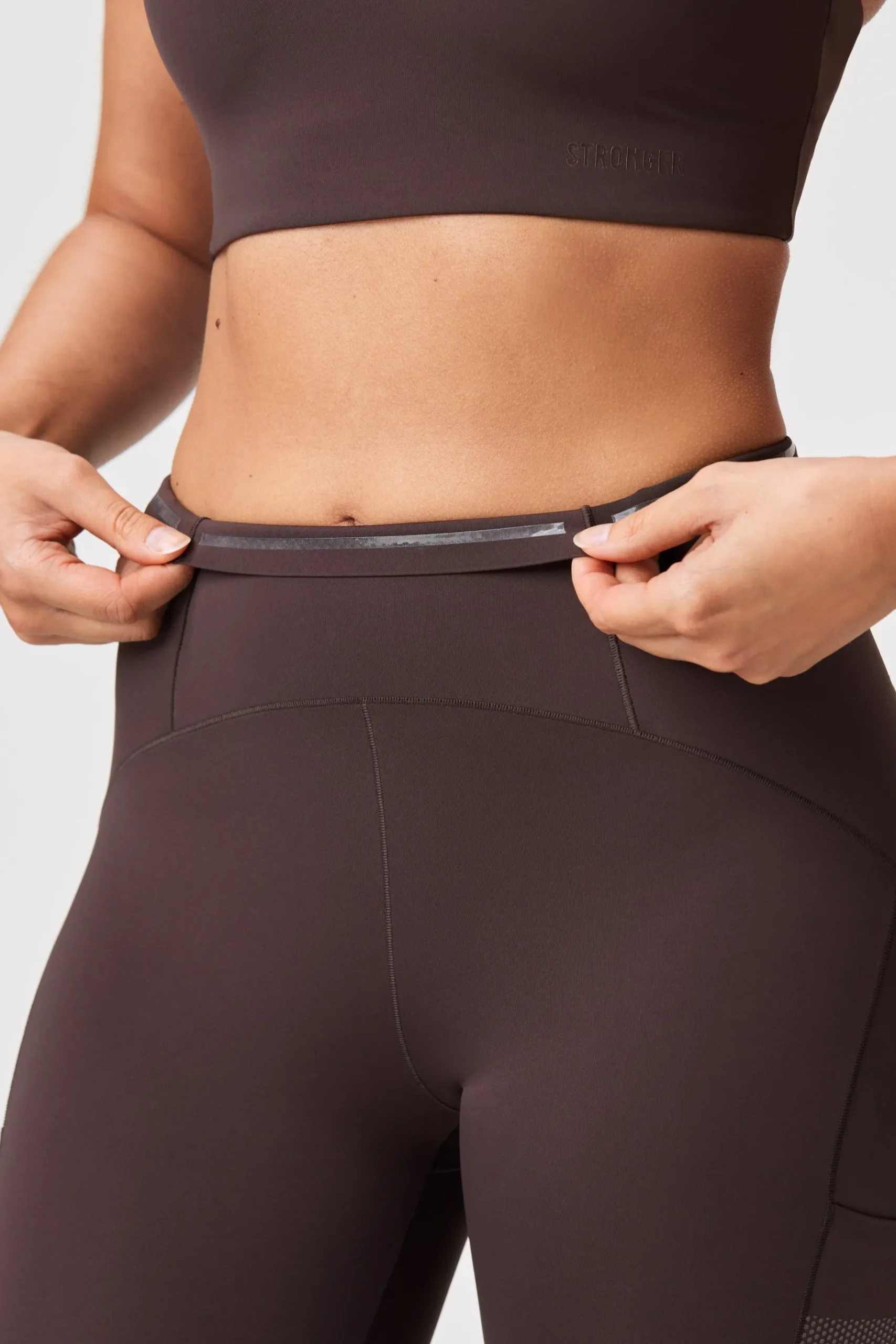 Outlet STRONGER Sleek Pocket Legging Black Coffee