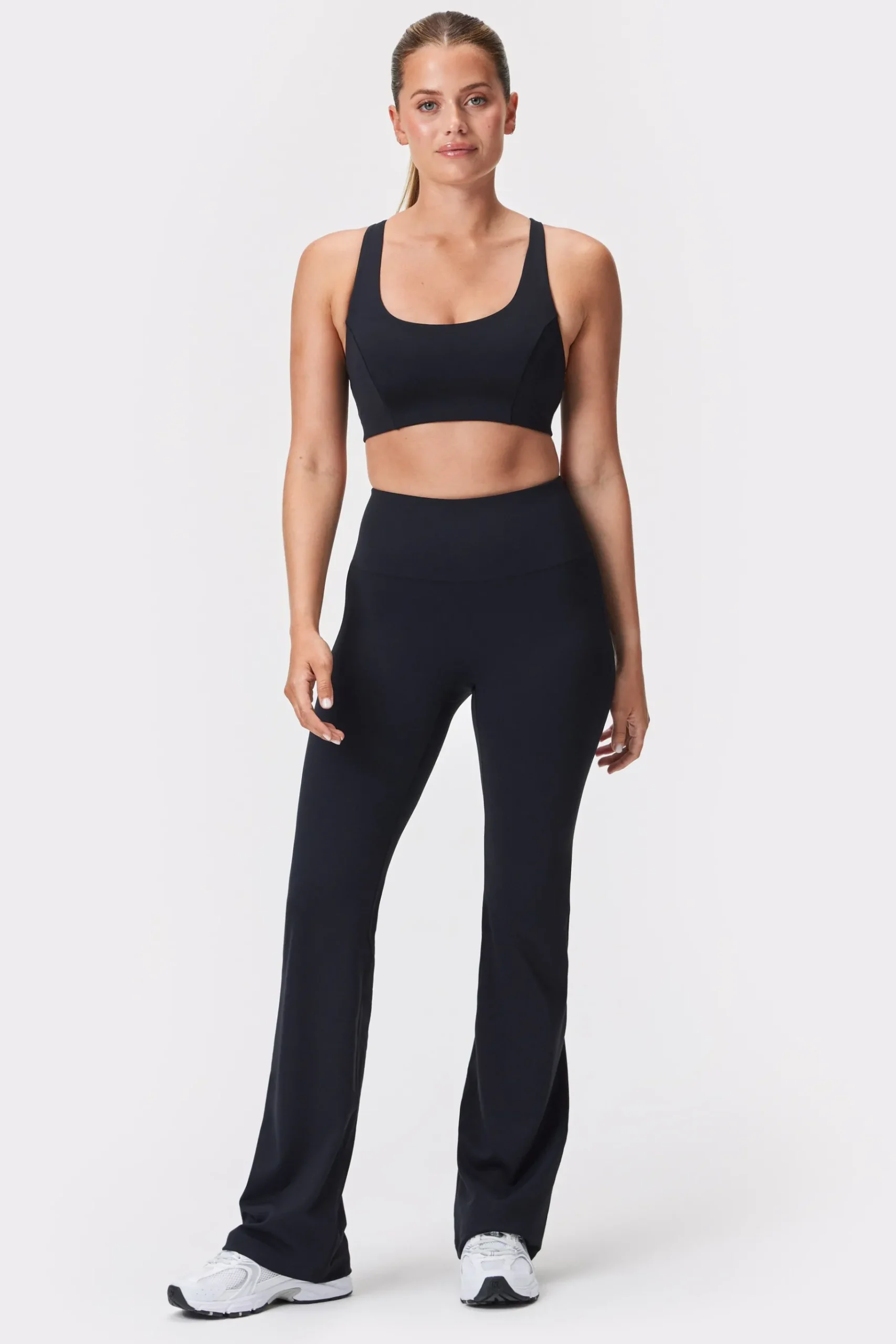 Outlet STRONGER Soft Flared Legging Black