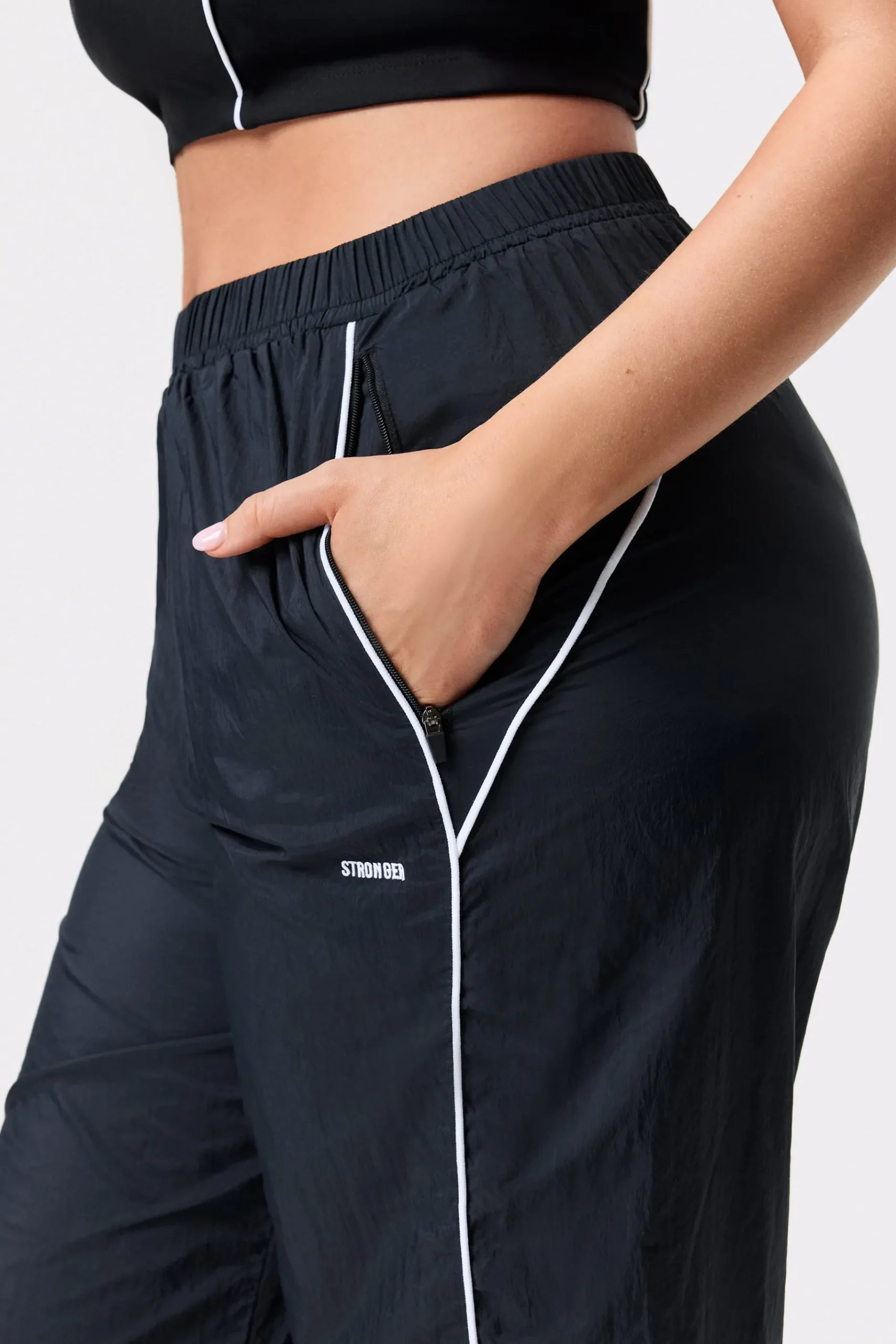 Best STRONGER Woven Pants Black